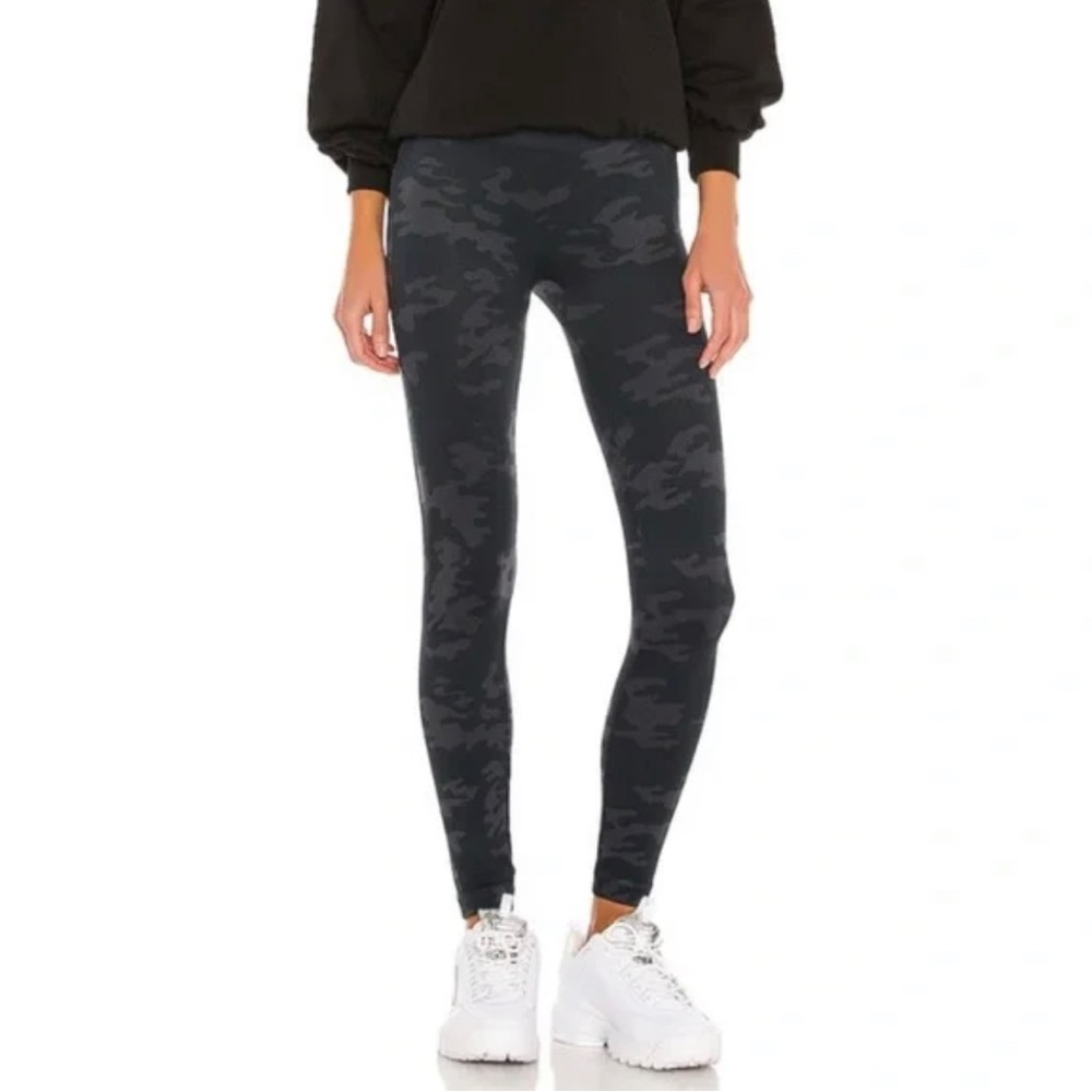 SPANX Look at me now seamless leggings in black camo
